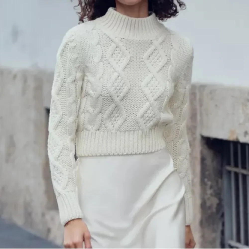 ZARA OPEN BACK CABLE KNIT SWEATER. Ivory. Size M